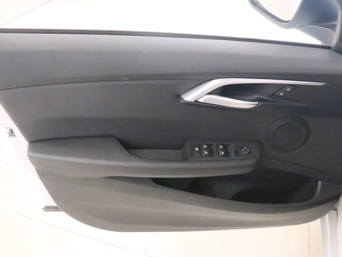 BMW 2018 car image #10