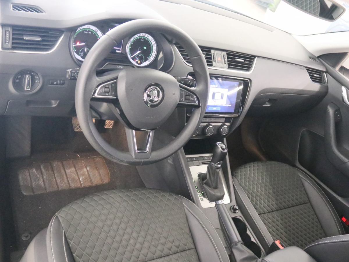 Skoda Octavia 2020 car image #10