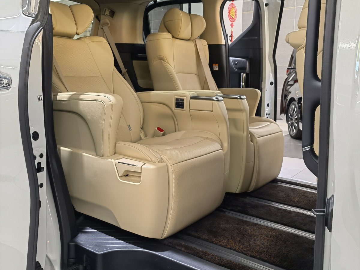 Toyota Alphard 2022 car image #10