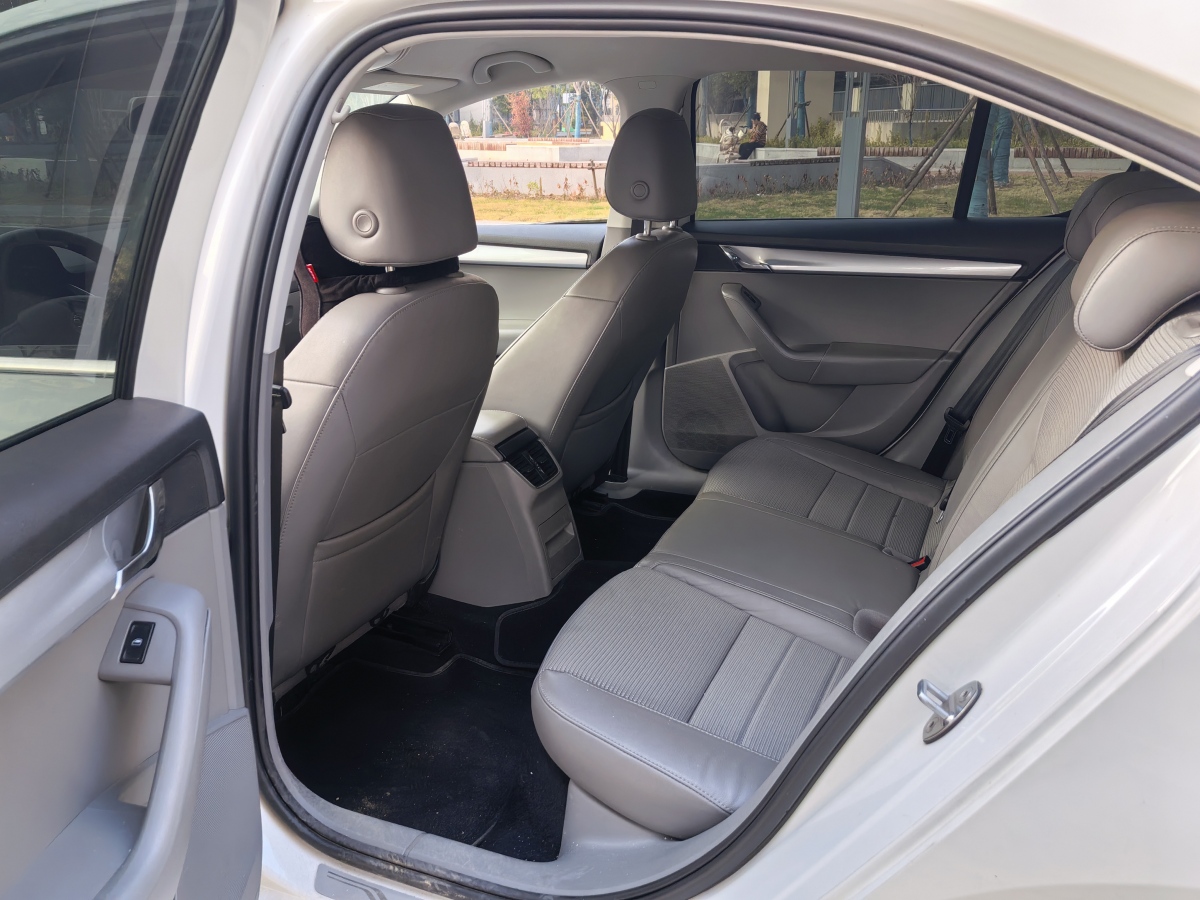 Skoda Octavia 2015 #10 Skoda Octavia 2015 car image #10