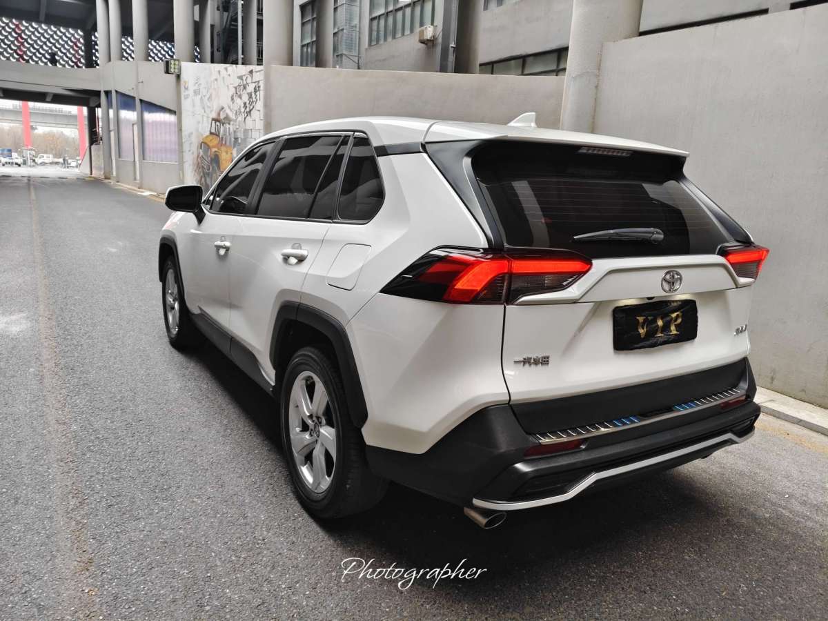 Toyota RAV4 Hybird E+ 2021 صورة سيارة #10