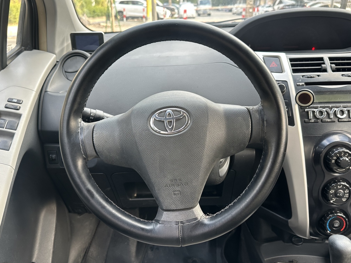 Toyota Yaris 2010 #10 Toyota Yaris 2010 car image #10