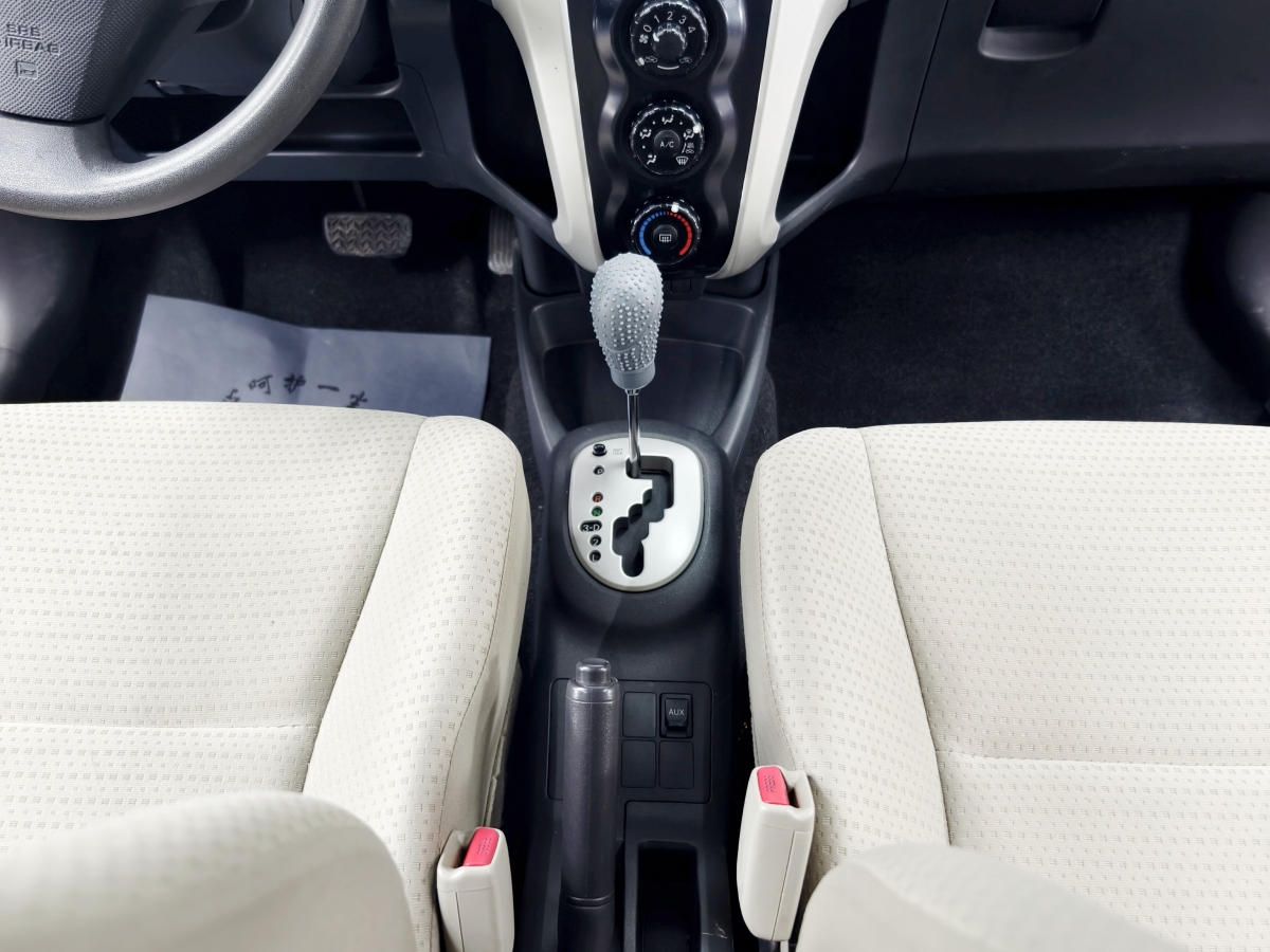 Toyota Yaris 2011 imagen de coche #10