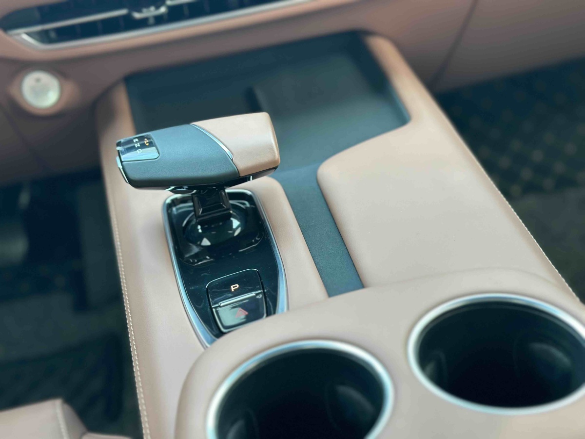 Changan UNI-Z PHEV 2024 #10 Changan UNI-Z PHEV 2024 car image #10