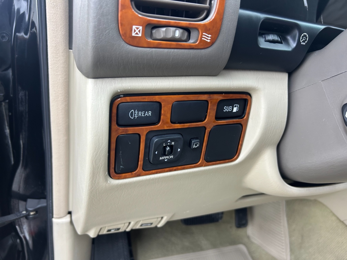 Toyota Land Cruiser 2005 car image #10