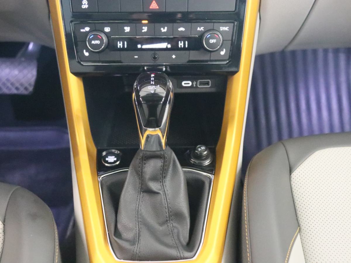 Volkswagen T-Cross 2022 car image #10
