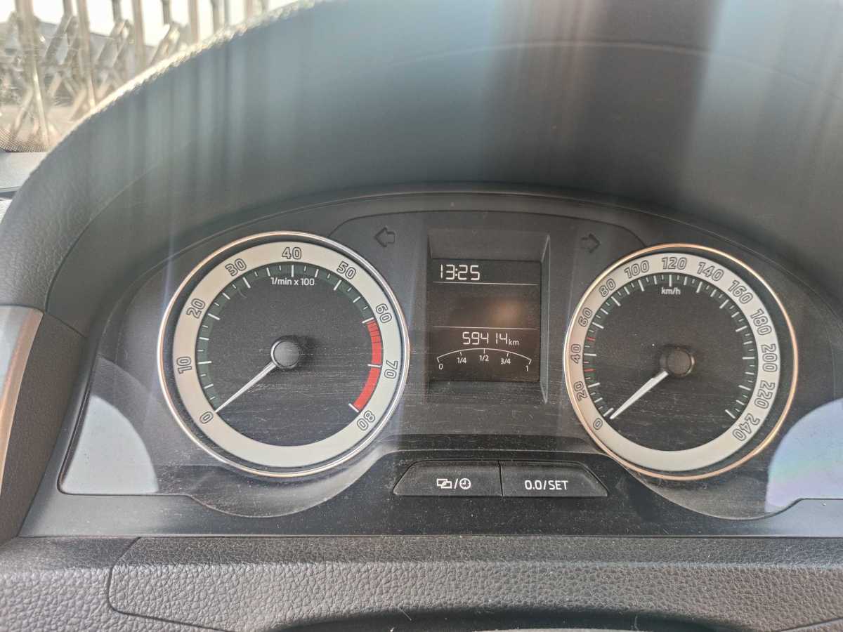 Skoda Rapid 2018 car image #10