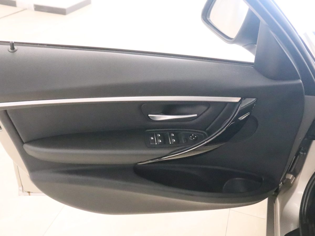 BMW 3 Series 2016 immagine di auto #10