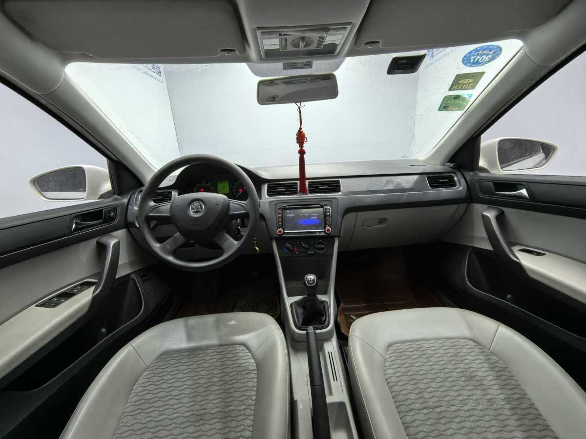 Skoda Rapid 2014 car image #10