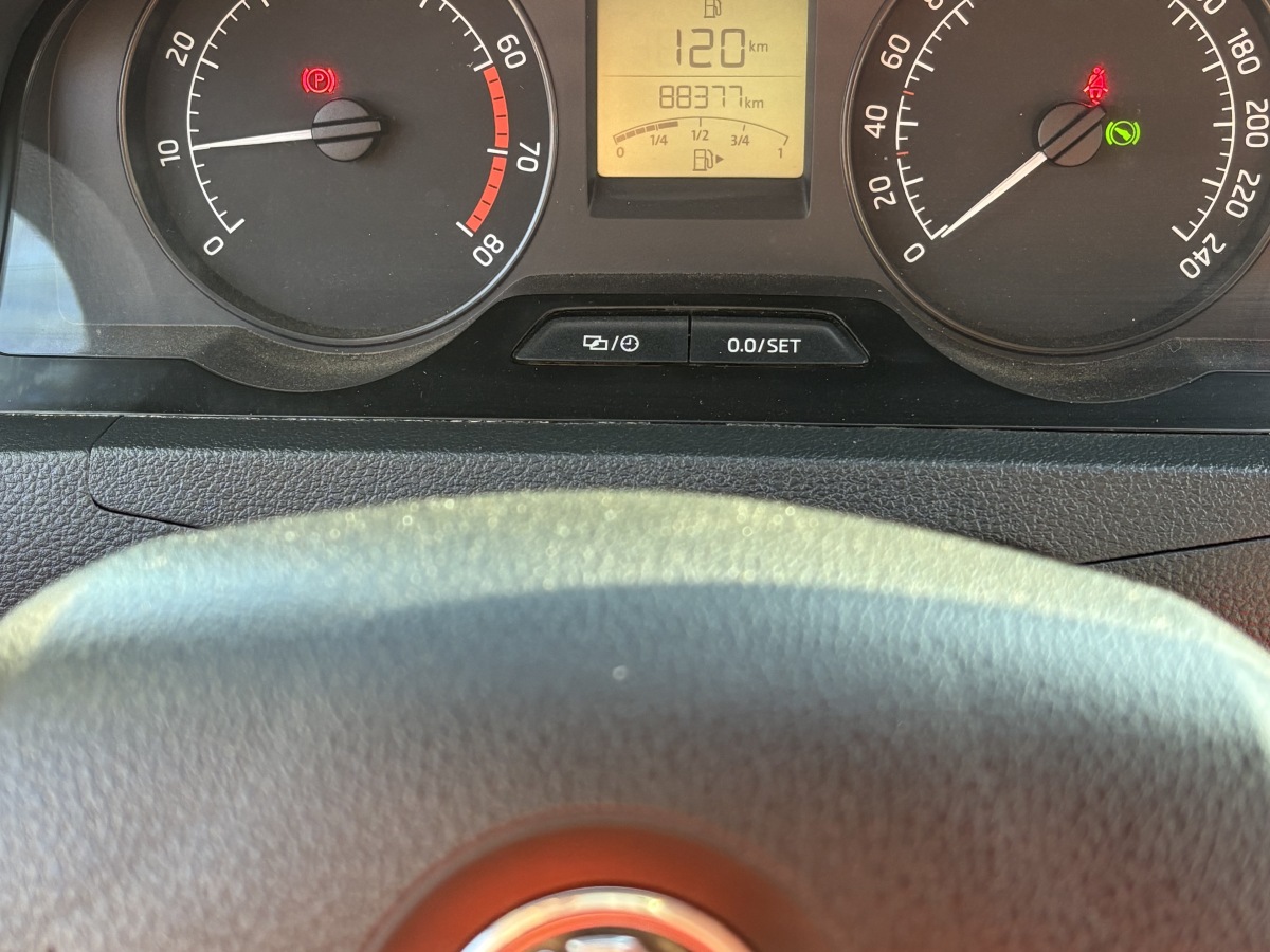 Skoda Rapid 2016 immagine di auto #10