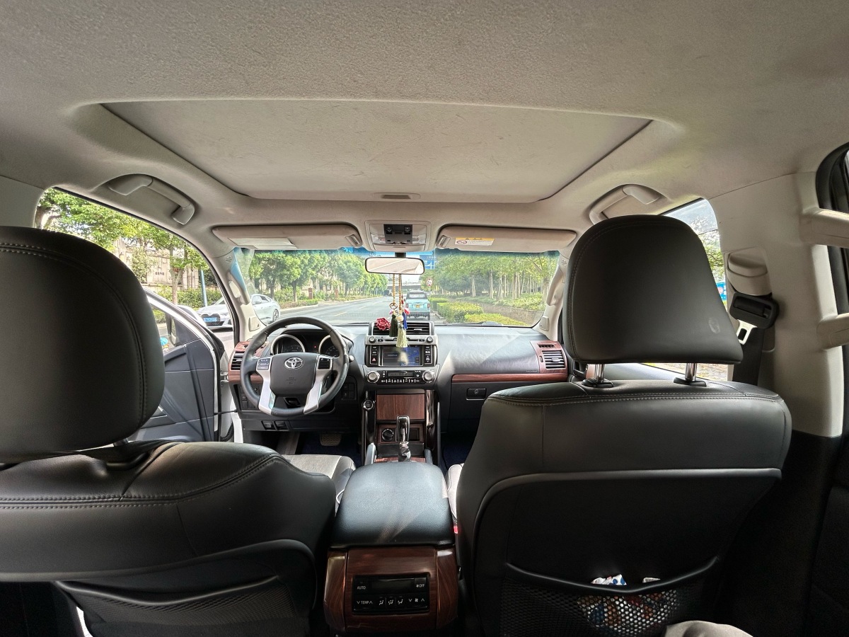 Toyota Land Cruiser Prado 2017 car image #10