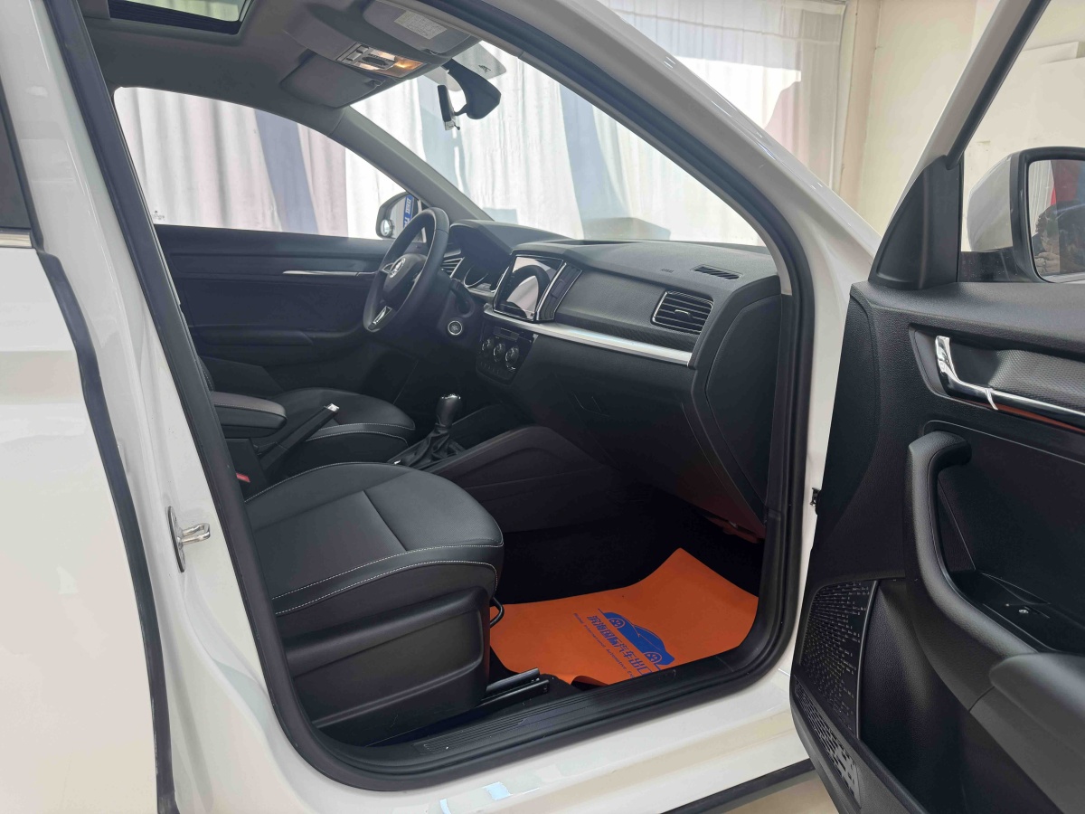 Skoda Kamiq 2021 car image #10