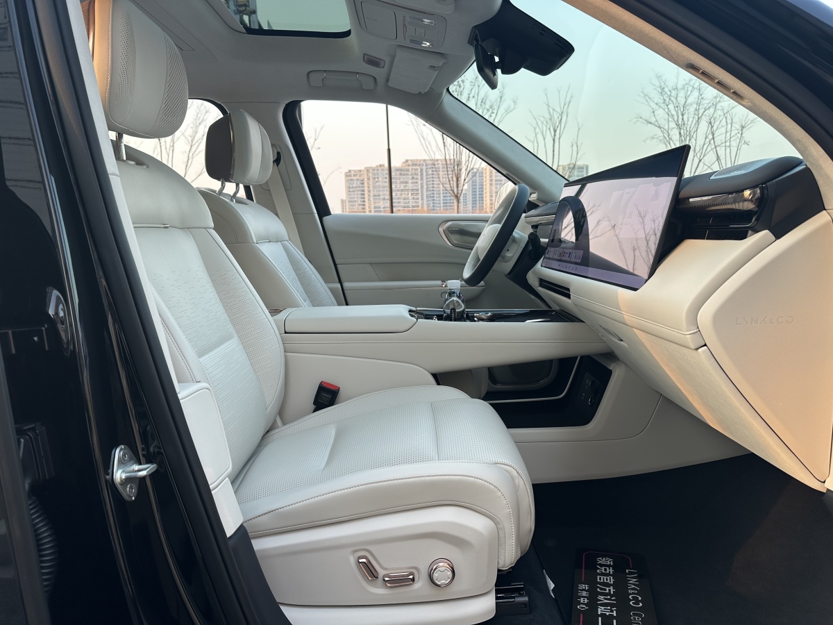 Lynk & Co 900 2025 car image #10