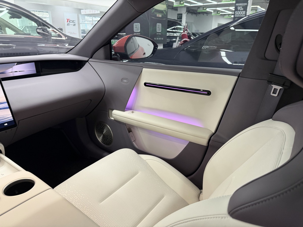 Avatr 06 2025 #10 Avatr 06 2025 car image #10