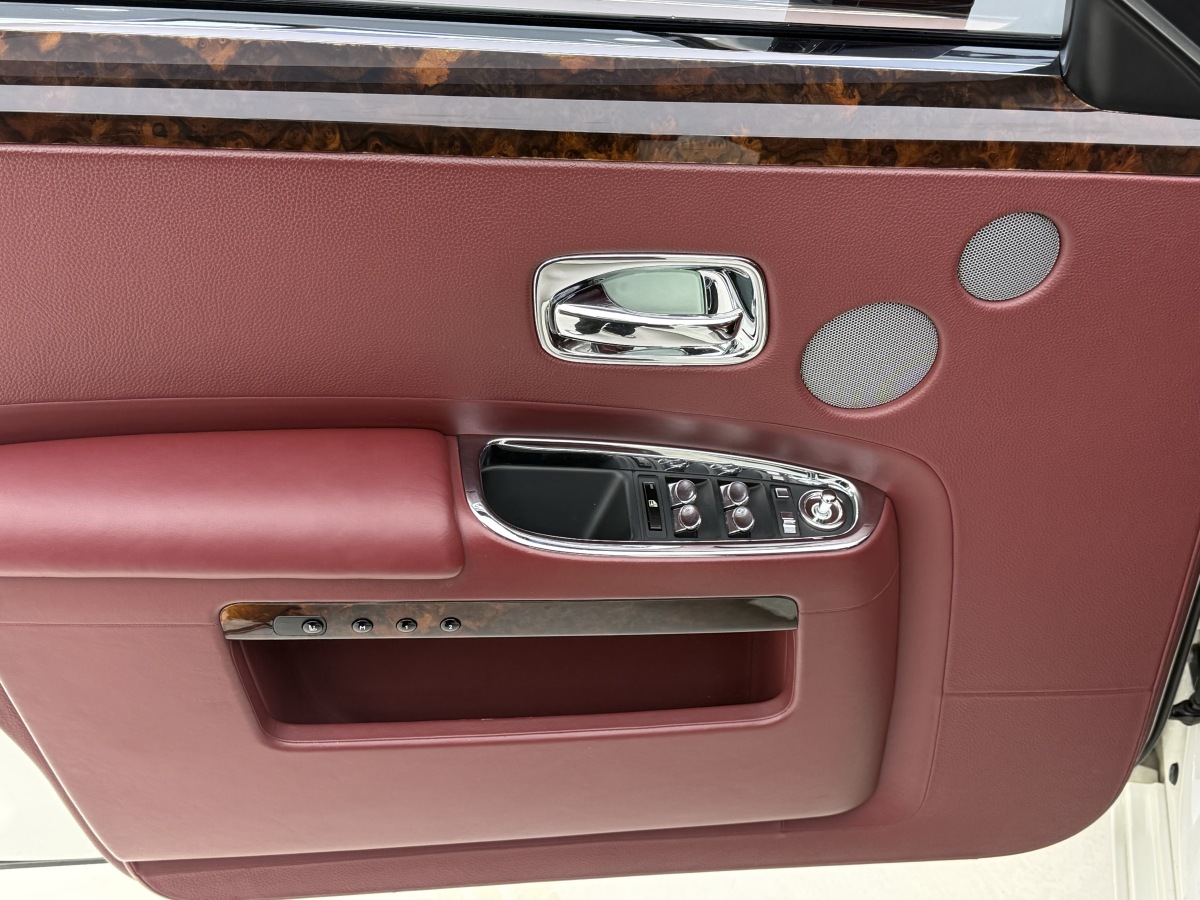 劳斯莱斯 古思特 2011 汽车图片 #10