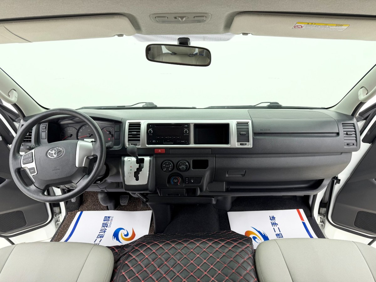 Toyota Hiace 2017 car image #10