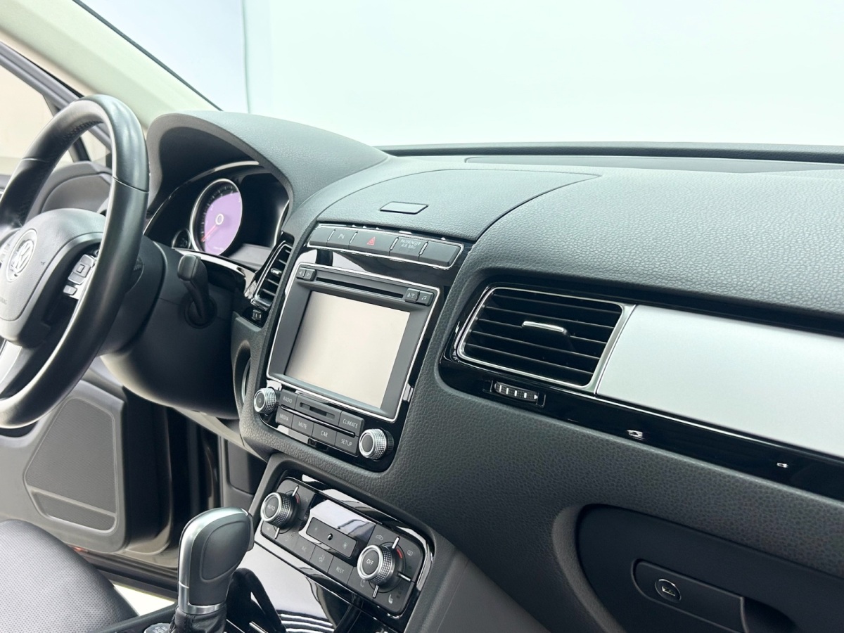 Volkswagen Touareg 2016 car image #10