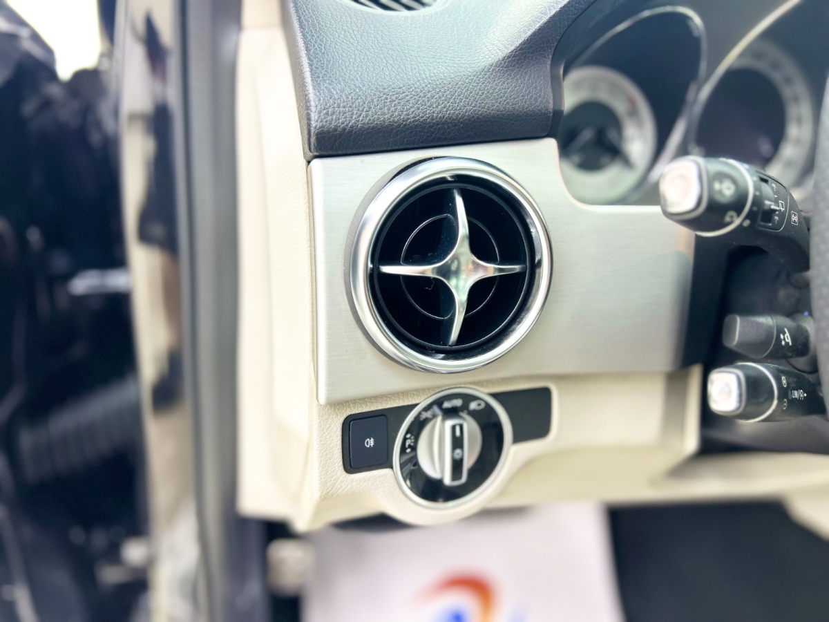 Mercedes-Benz GLK Class 2012 car image #10