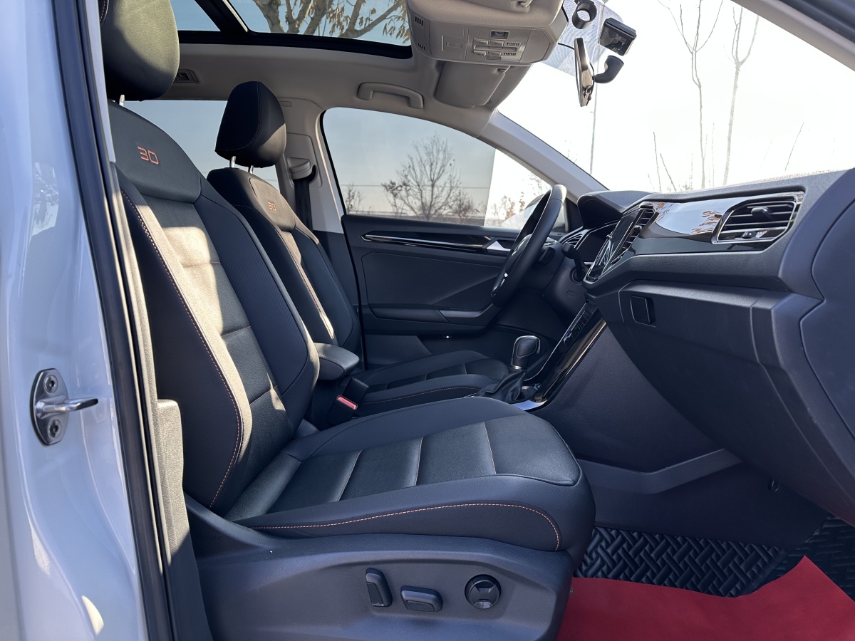 Volkswagen T-Roc 2021 car image #10