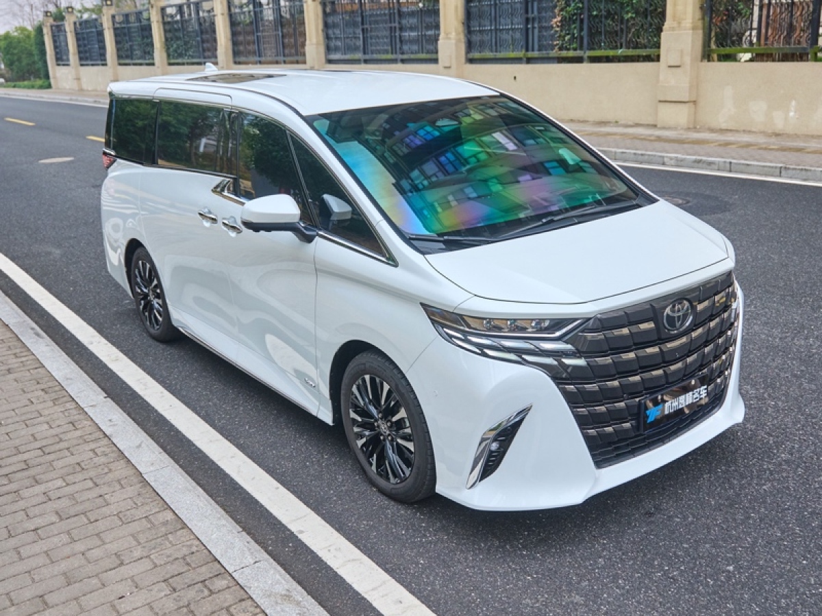 Toyota Alphard 2024 car image #10