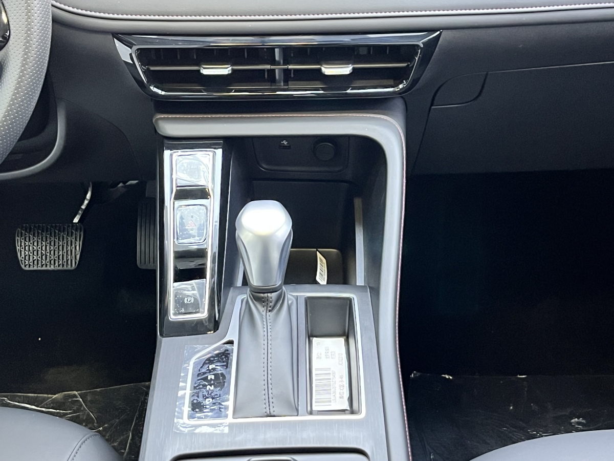 Roewe i5 2025 car image #10
