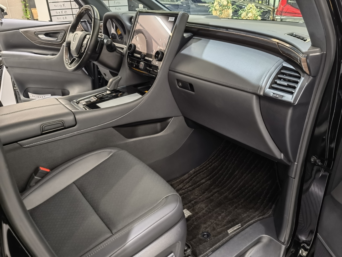 Toyota Vellfire 2025 car image #10