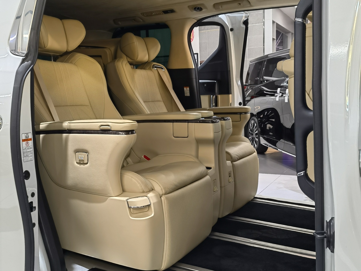 Toyota Vellfire 2021 immagine di auto #10