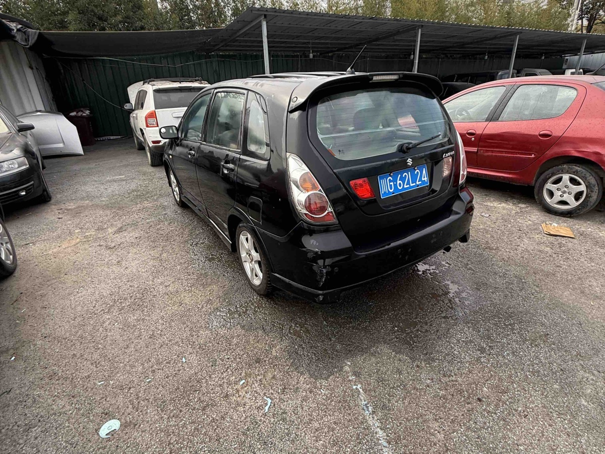 Suzuki Liana 2011 image de voiture #10