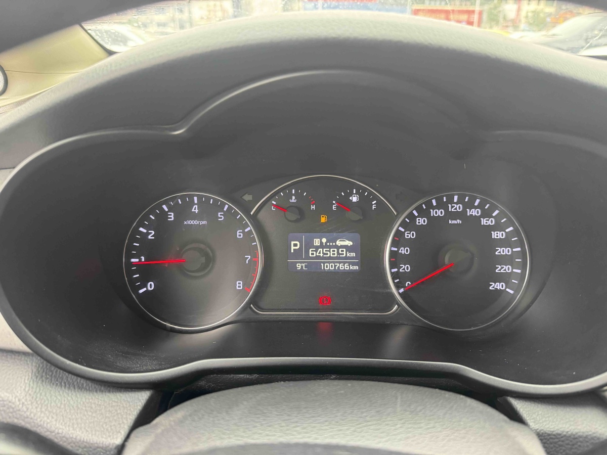 Kia Carens 2013 immagine di auto #10