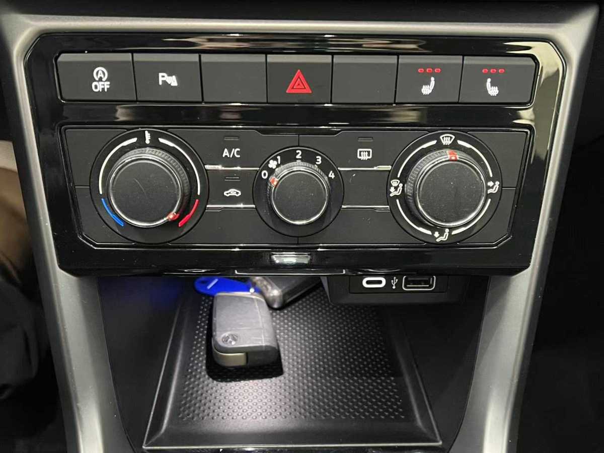 Volkswagen T-Cross 2021 #10 Volkswagen T-Cross 2021 car image #10