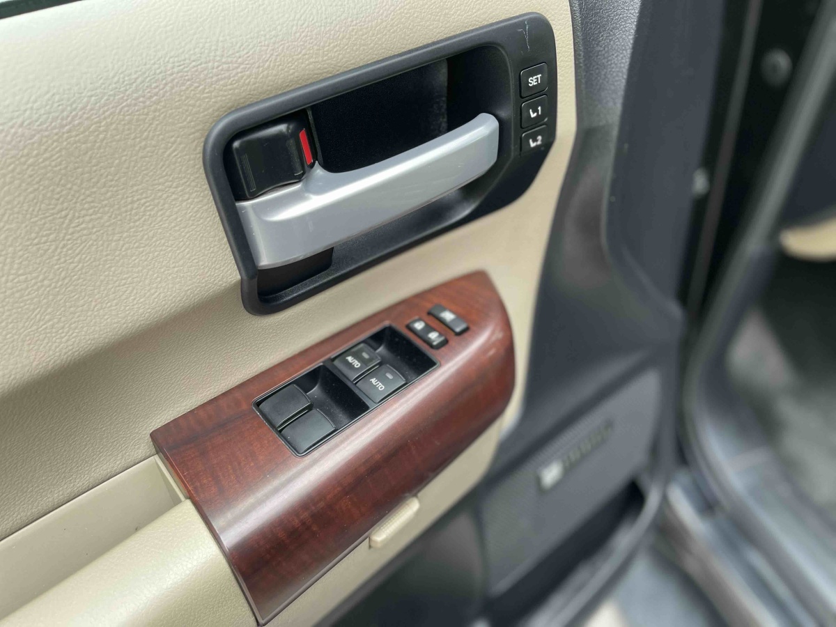 Toyota Sequoia 2015 #10 Toyota Sequoia 2015 immagine di auto #10