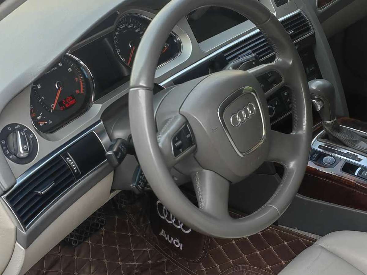Audi 2010 car image #10