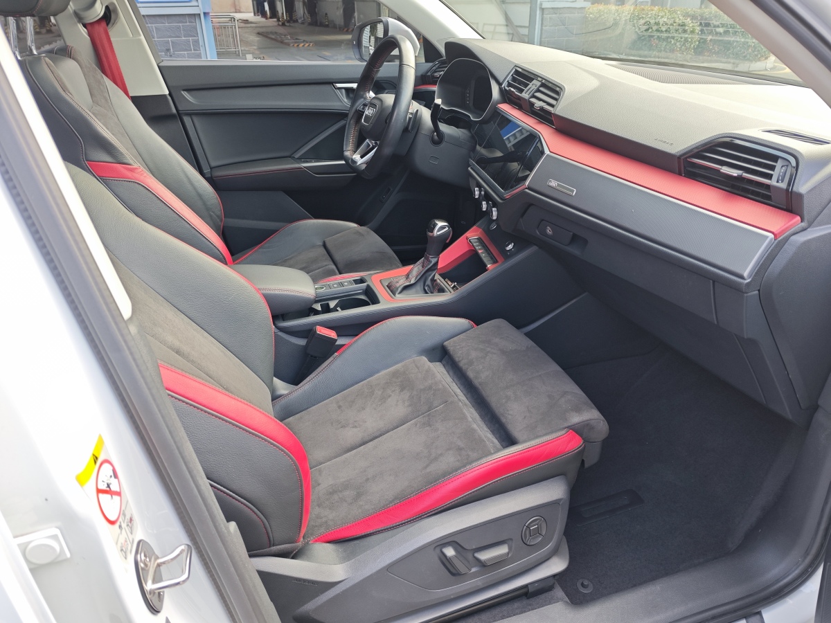 Audi 2019 car image #10