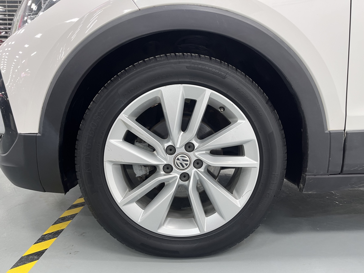 Volkswagen T-Cross 2019 car image #10