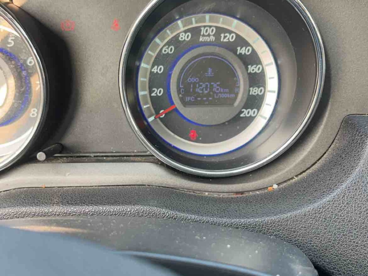 Great Wall C30 2013 car image #10