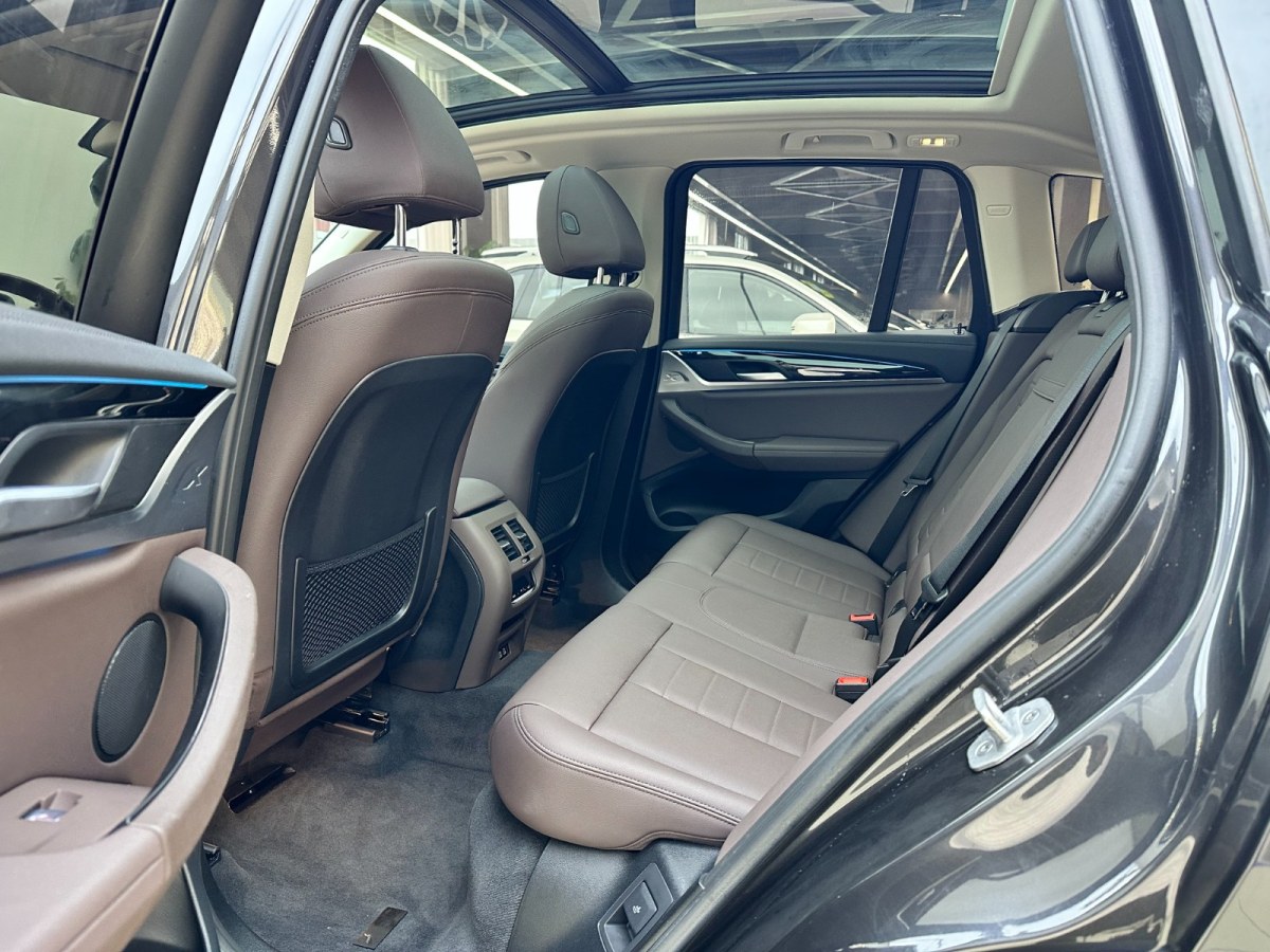 BMW iX3 2021 immagine di auto #10