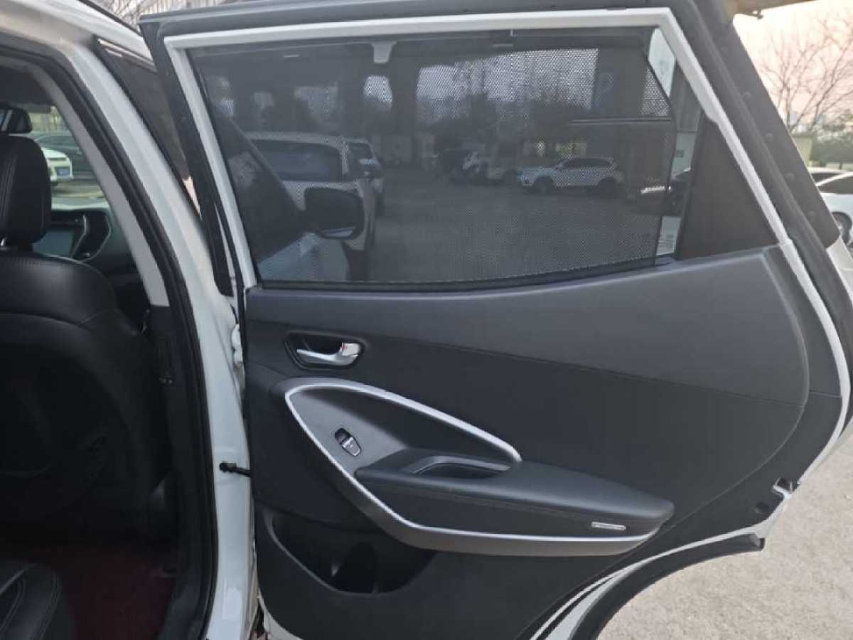 Hyundai Santa Fe 2014 car image #10