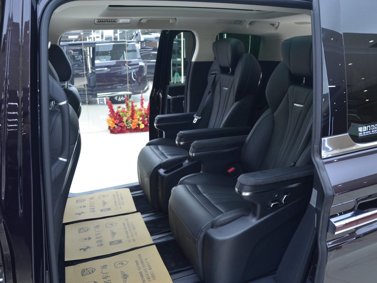 HongQi HQ9 PHEV 2024 #10 HongQi HQ9 PHEV 2024 car image #10