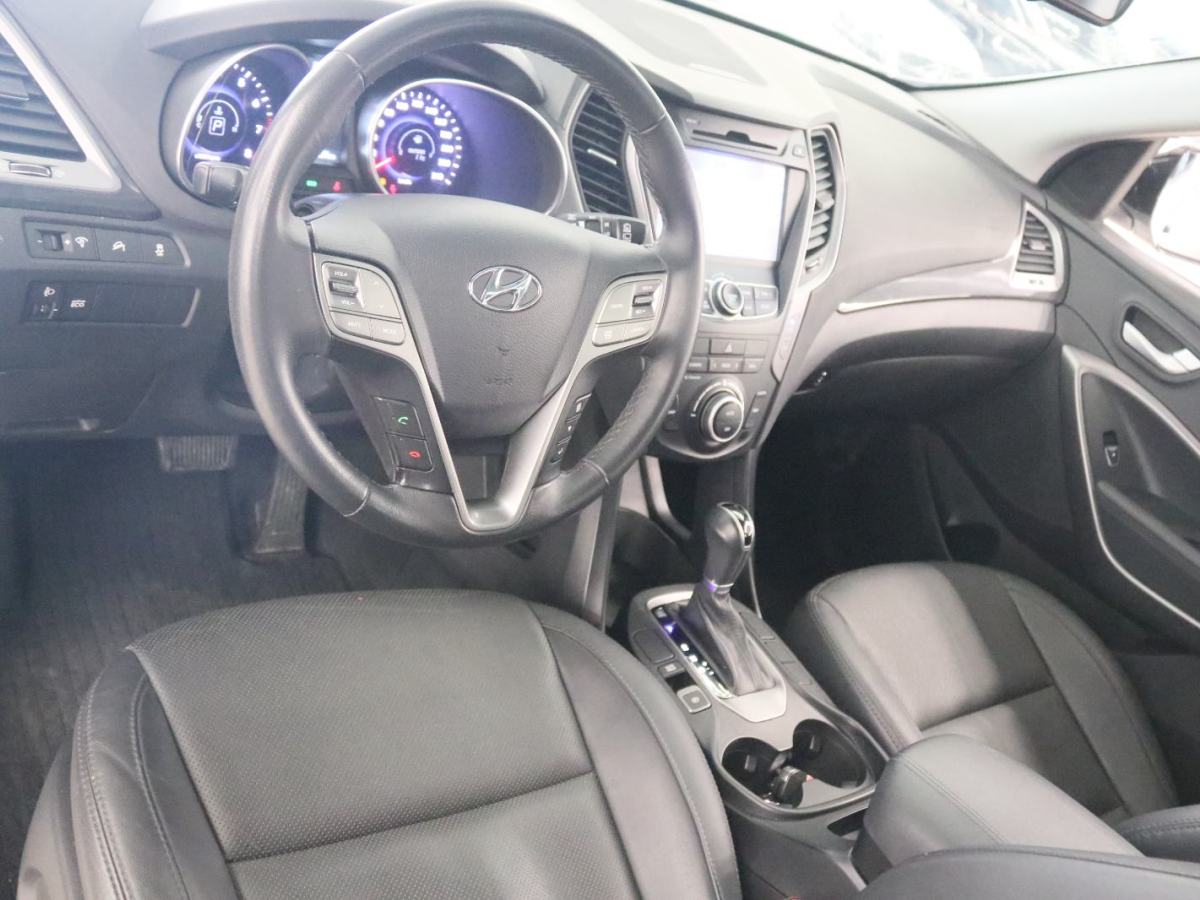 Hyundai Santa Fe 2015 car image #10