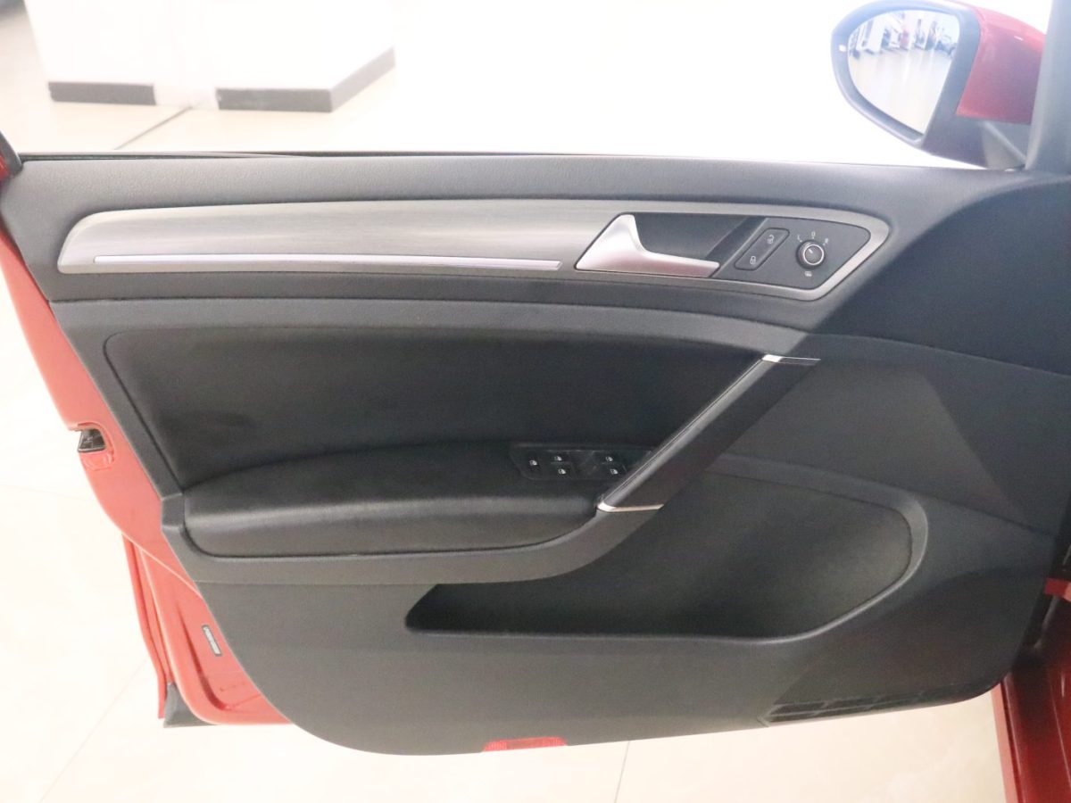 Volkswagen 2016 car image #10