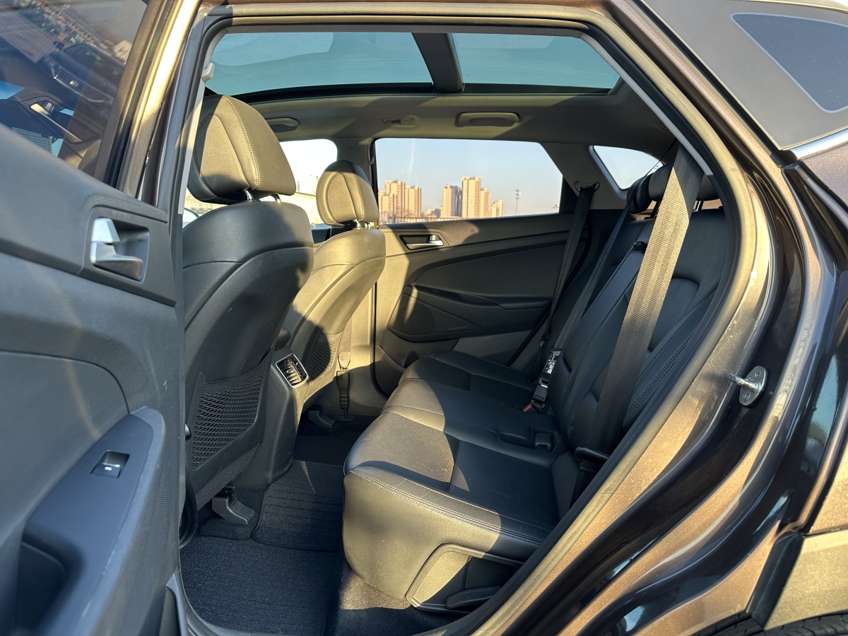 Hyundai Tucson 2016 car image #10