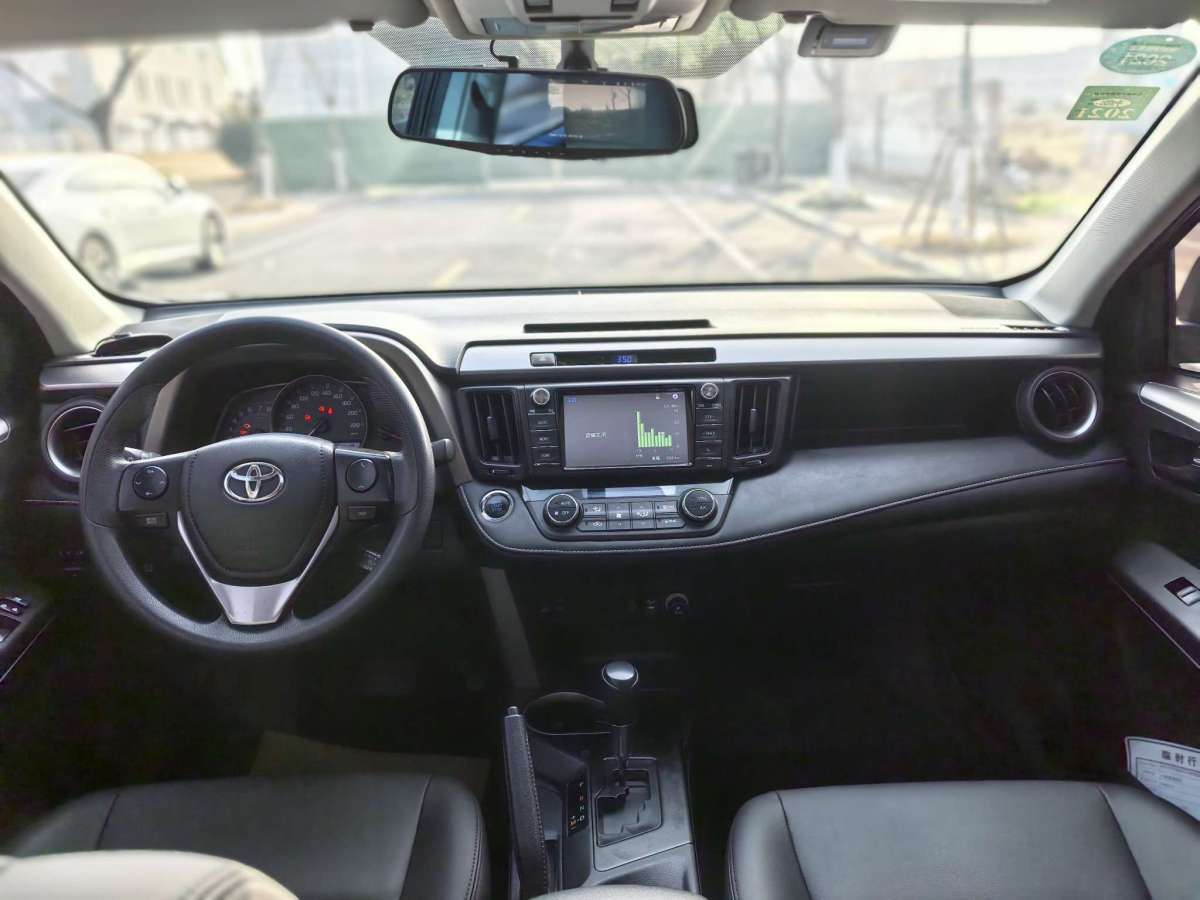 Toyota RAV4 2019 #10 Toyota RAV4 2019 car image #10