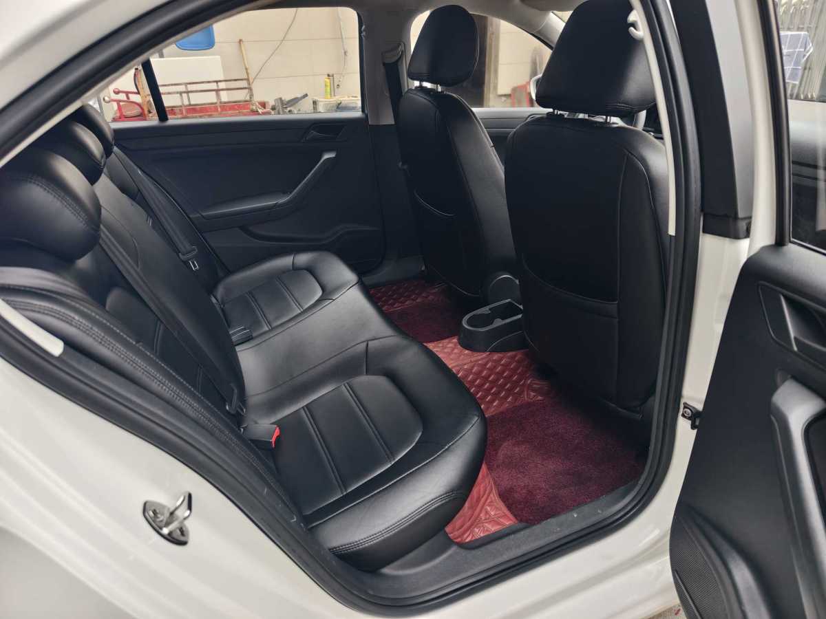 Volkswagen Jetta 2016 immagine di auto #10