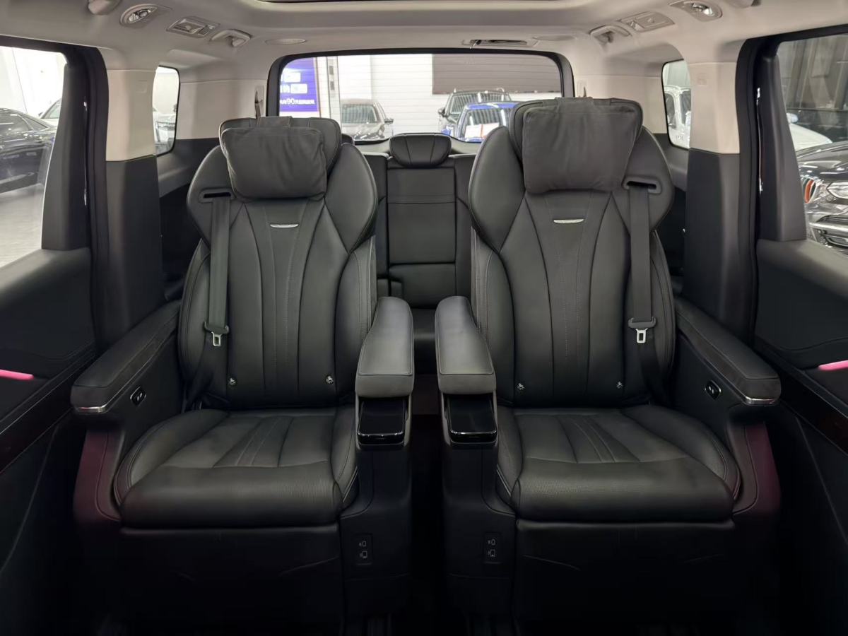 HongQi HQ9 PHEV 2024 #10 HongQi HQ9 PHEV 2024 car image #10