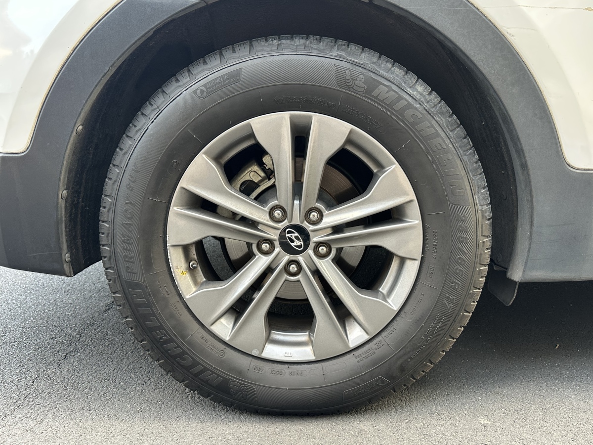 Hyundai Santa Fe 2015 car image #10