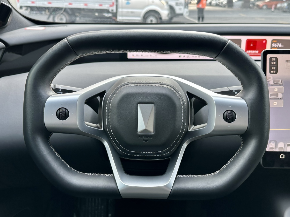 Avatr 12 2024 car image #10