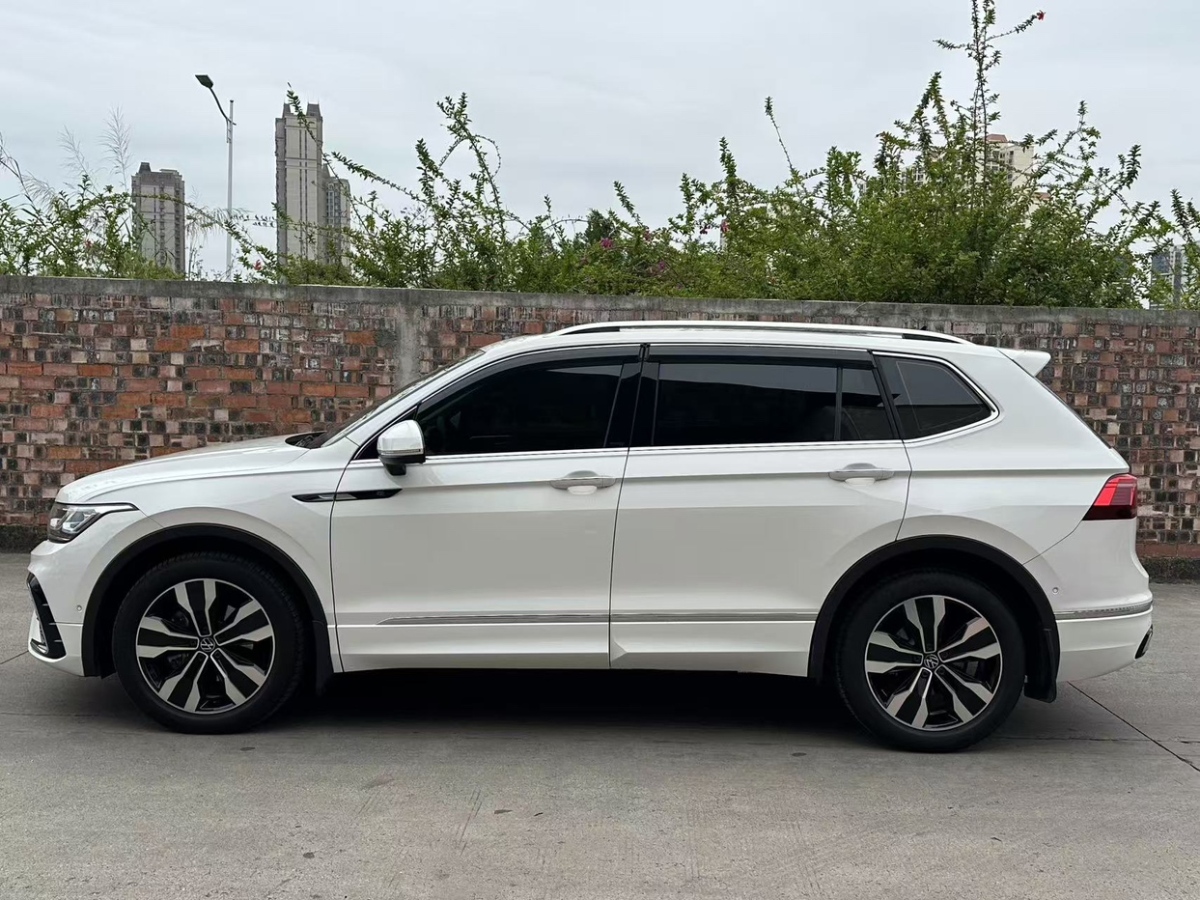 Volkswagen Tiguan L 2022 #10 Volkswagen Tiguan L 2022 car image #10