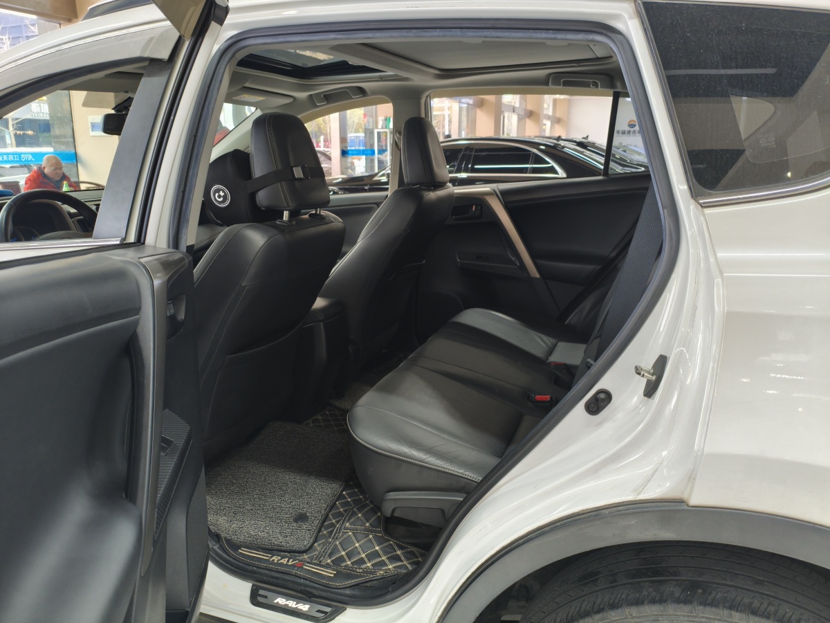 Toyota RAV4 2015 #10 Toyota RAV4 2015 car image #10