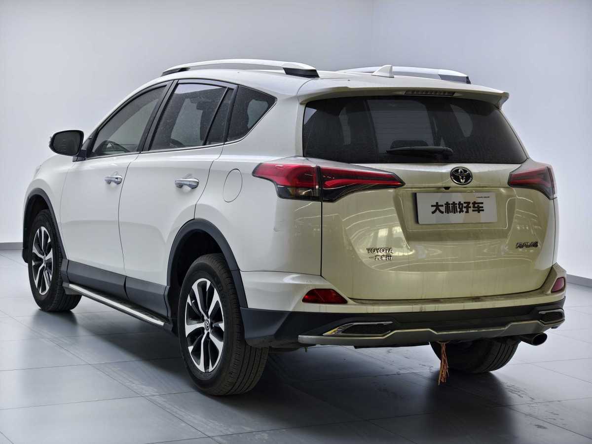 Toyota RAV4 2018 car image #10