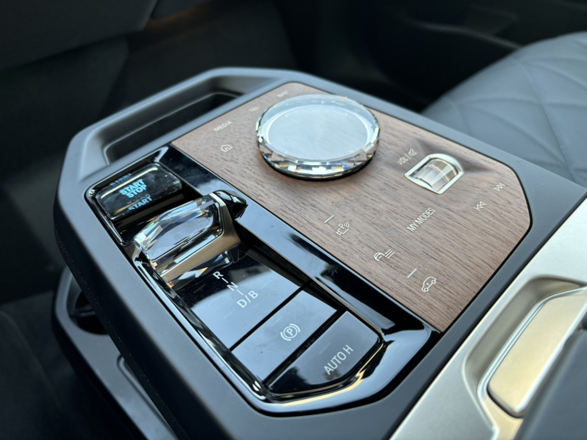 BMW iX M60 2023 #10 BMW iX M60 2023 car image #10